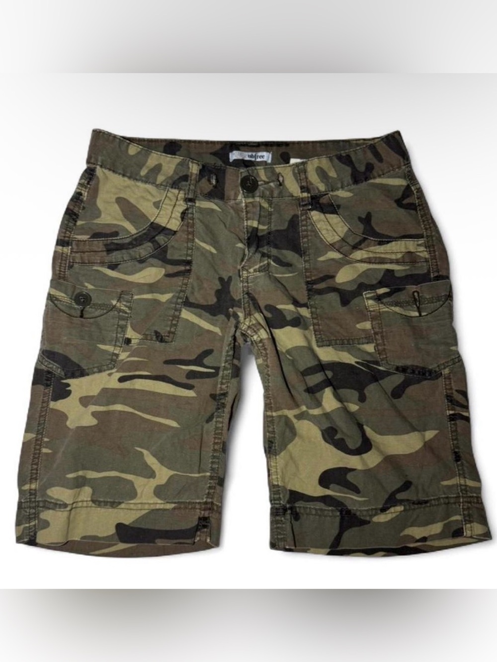 Y2K vintage grunge UBfree green camo Bermuda cargo shorts Size 5🪩